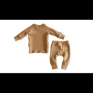 ISO ‼️ Little Wedgies waffle knit thermos